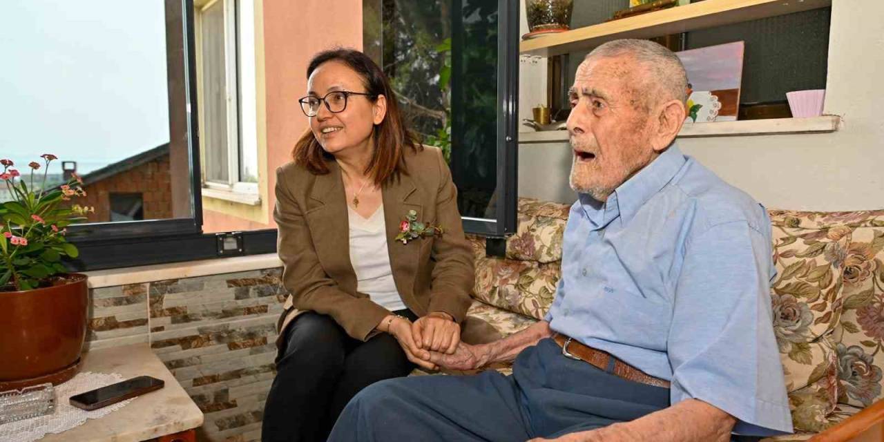 Yalova Valisi Hülya Kaya, Cumhuriyet’in Kurulduğu Tarihte Doğan Muharrem Amcayı Ziyaret Etti