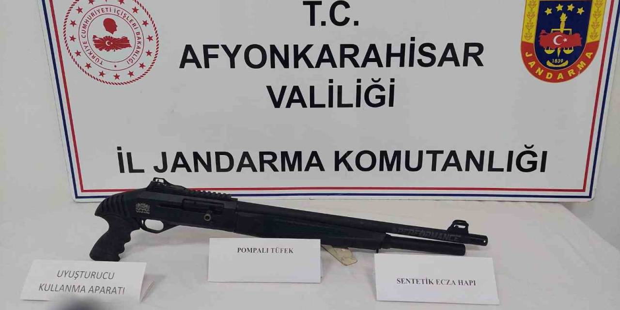 Getirdikleri Uyuşturucuyu Satamadan Jandarmaya Yakalandılar