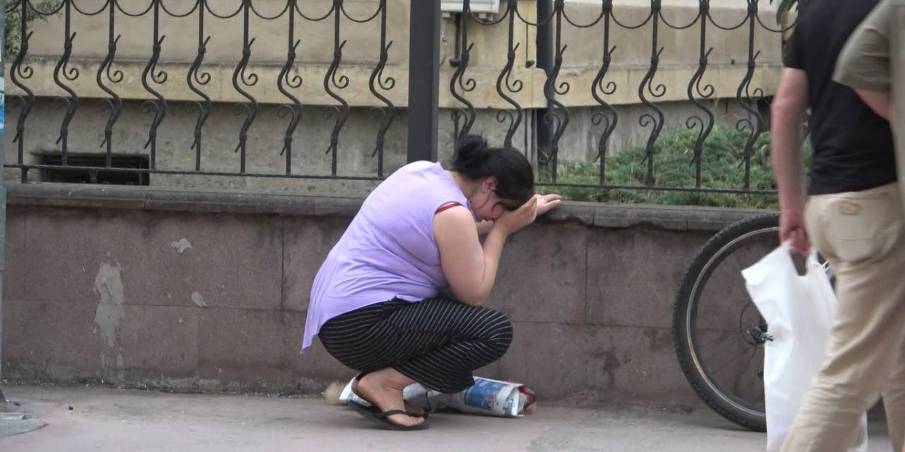 Otomobilin Çarptığı Köpek Telef Oldu, Sahibi Hüngür Hüngür Ağladı