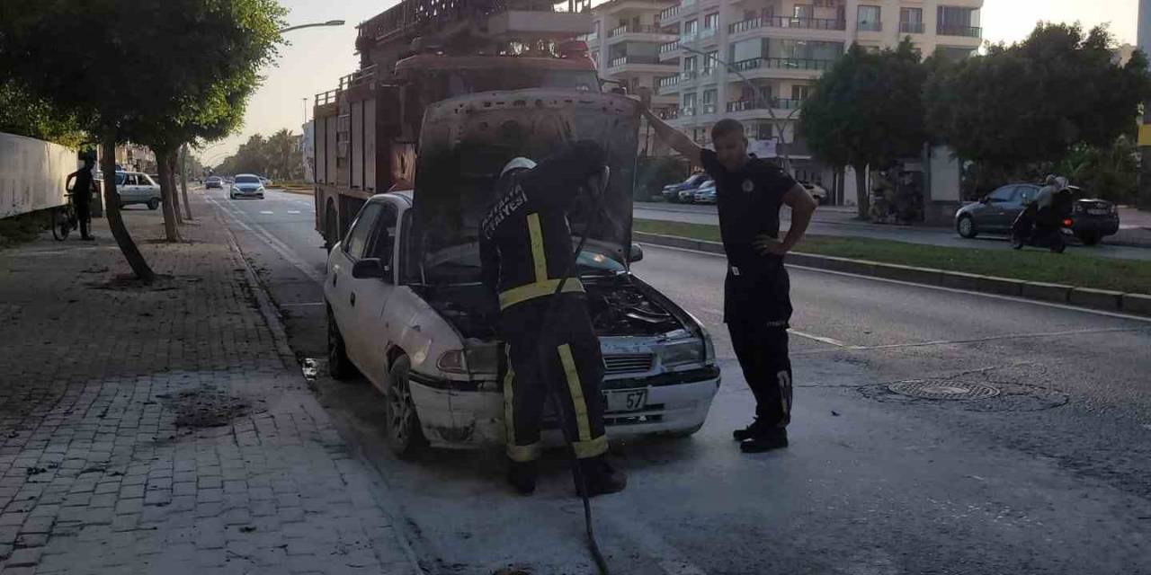 Seyir Halendeyken Yanan Otomobil Söndürüldü