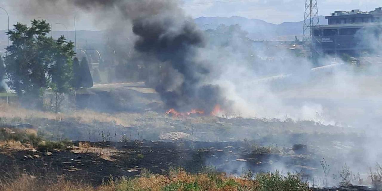 Karaman’da Boş Arazideki Kuru Otların Tutuşması Sonucu Çıkan Yangın Korkuttu