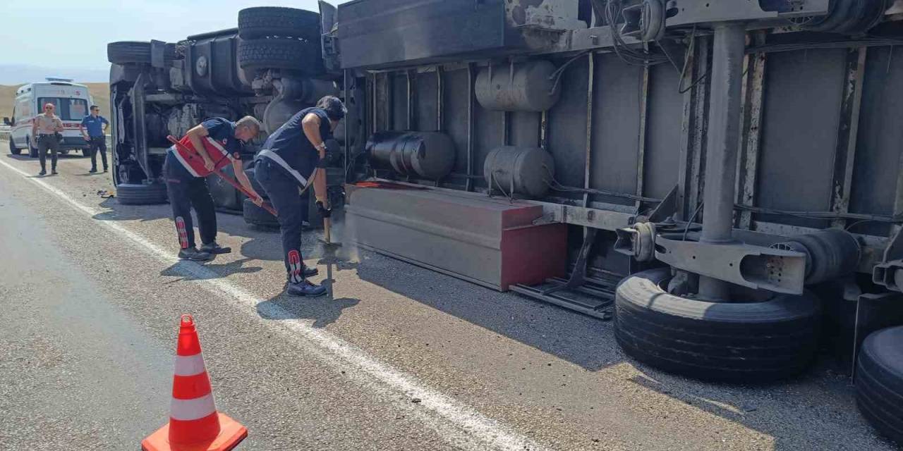 İran Tırı Kaza Yaptı: 1 Yaralı