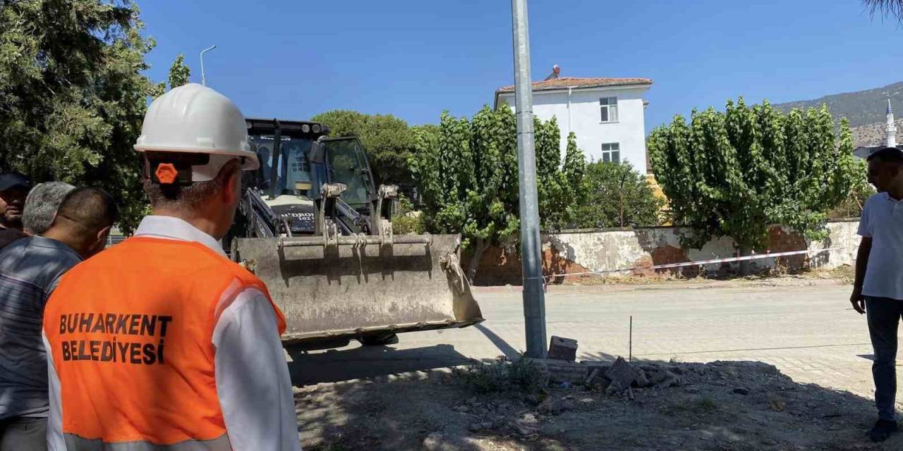 Buharkent’te Doğalgaz İçin İlk Kazma Vuruldu