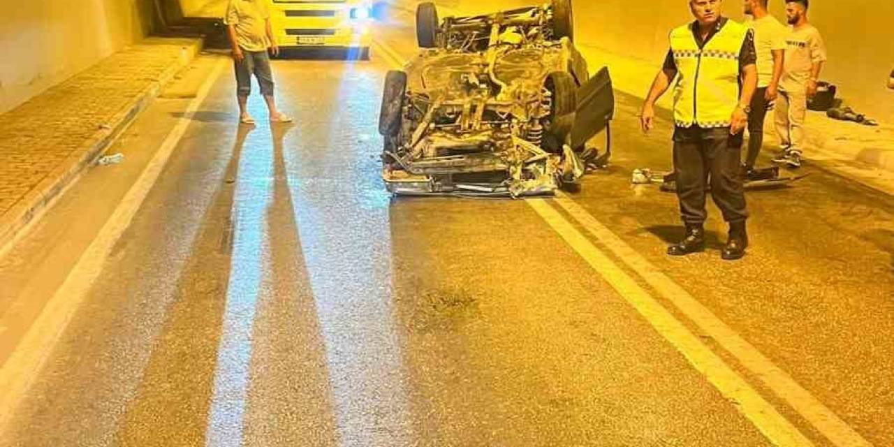 Tünel İçinde Otomobil Takla Attı: 4 Yaralı