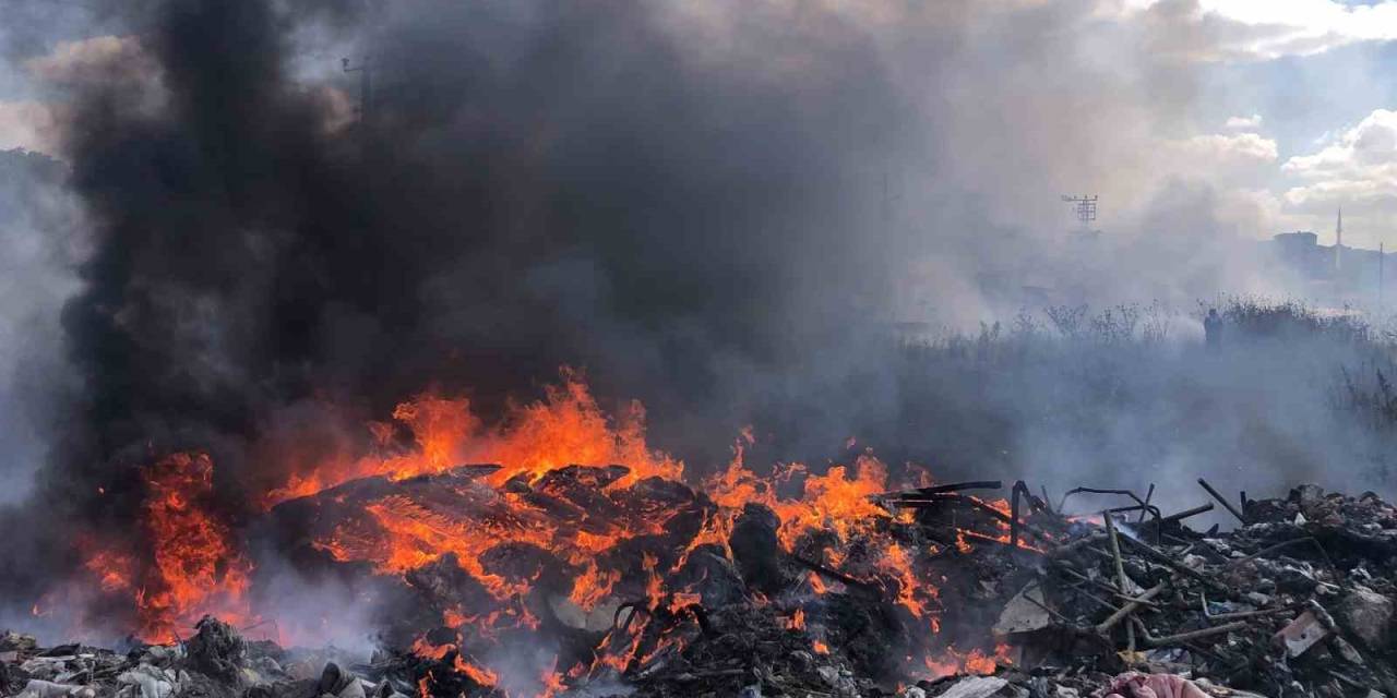 Ot Ve Çalı Yangını Sürücülere Zor Anlar Yaşattı