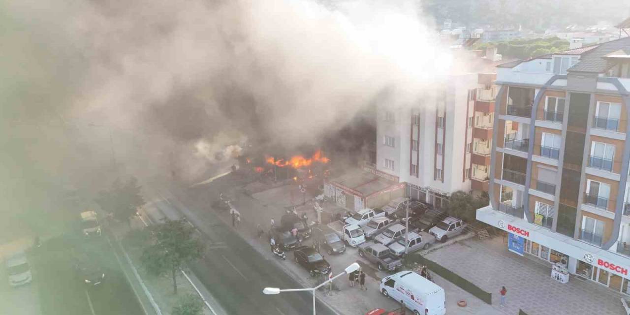 Milas’ta Çıkan Yangında İş Yeri Küle Döndü