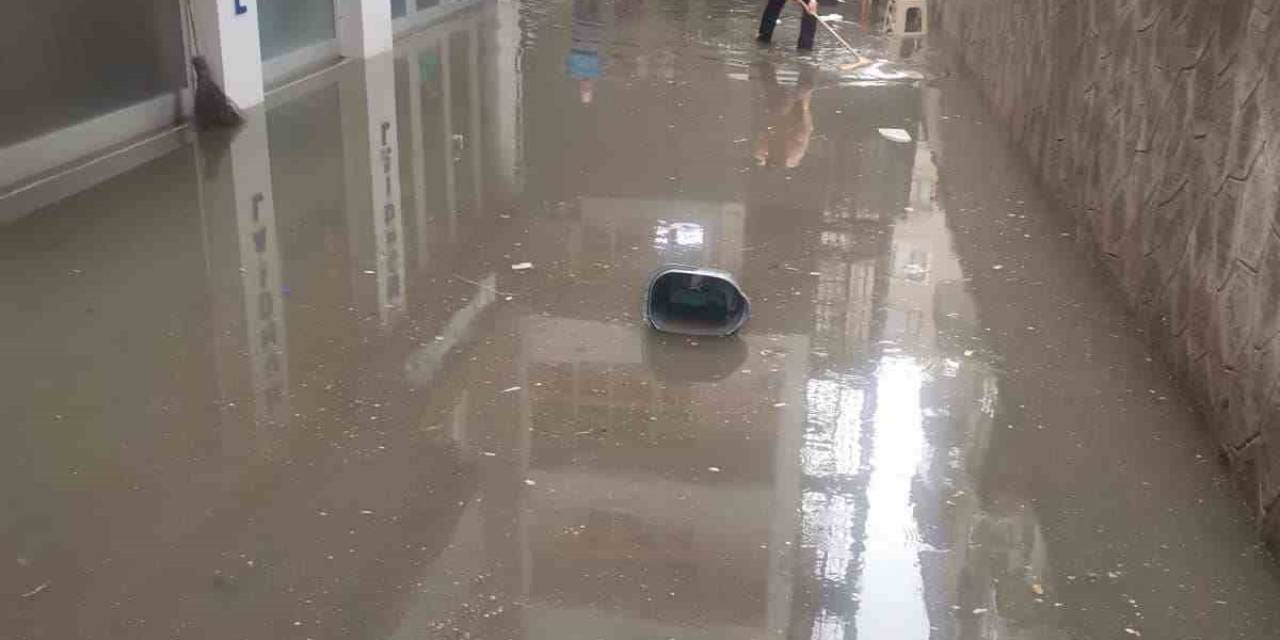 Çankırı’da Sağanak Hayatı Olumsuz Etkiledi: Ev Ve İşyerlerini Su Bastı