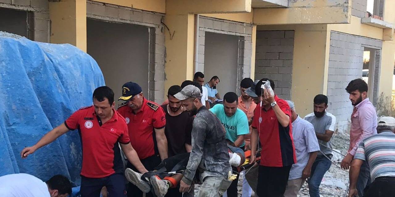 Temel Kuyusunu Düşen İnşaat İşçisinin Kasığına Demir Saplandı