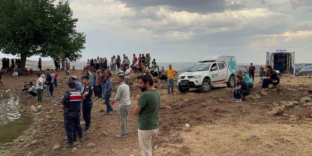 Gaziantep’te Serinlemek İçin Suya Giren 3 Kişiden 1’i Boğulurken, 2 Kişiyi Arama Çalışmaları Sürüyor