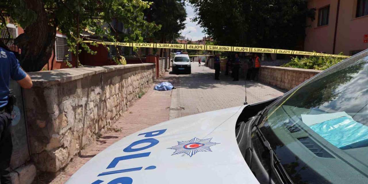 Konya’da Sokak Ortasında Ölü Bulundu