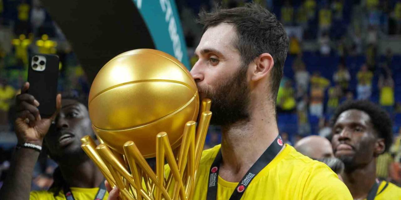 Fenerbahçe Beko, Georgios Papagiannis’e Veda Etti