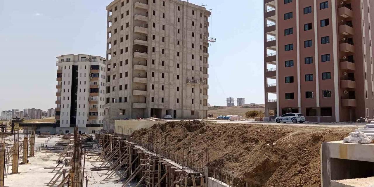 Adana’da İnşaatın 6’ıncı Katından Düşen İşçi Öldü