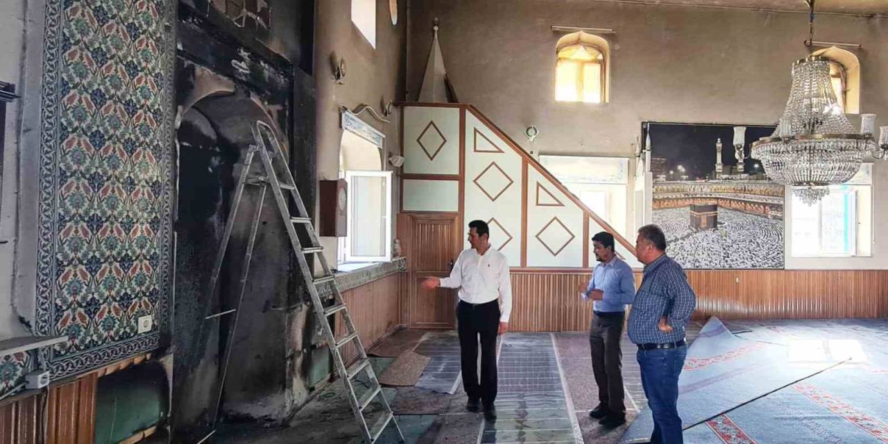 Dumlupınar Kızılca Köyü Camiinin Mihrap Bölümünde Yangın