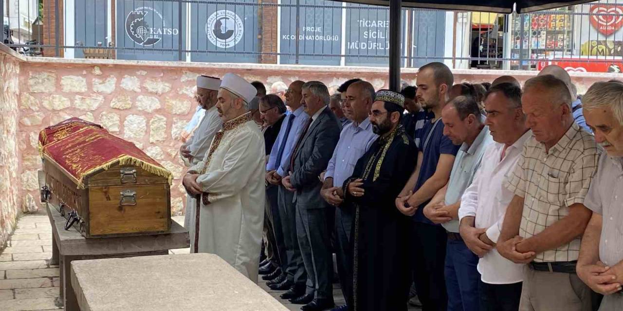 Yolda Aracını Kontrol Etmek İsterken Minibüsün Çarptığı Vatandaş Öldü