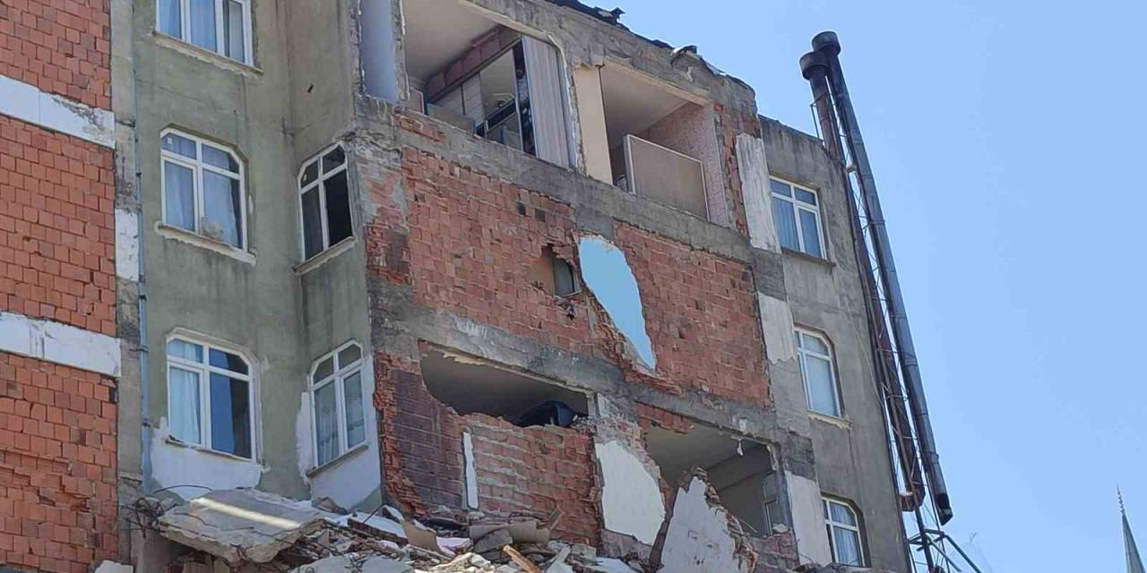 Güngören’de Yıkım Nedeniyle 2 Bina Hasar Gördü