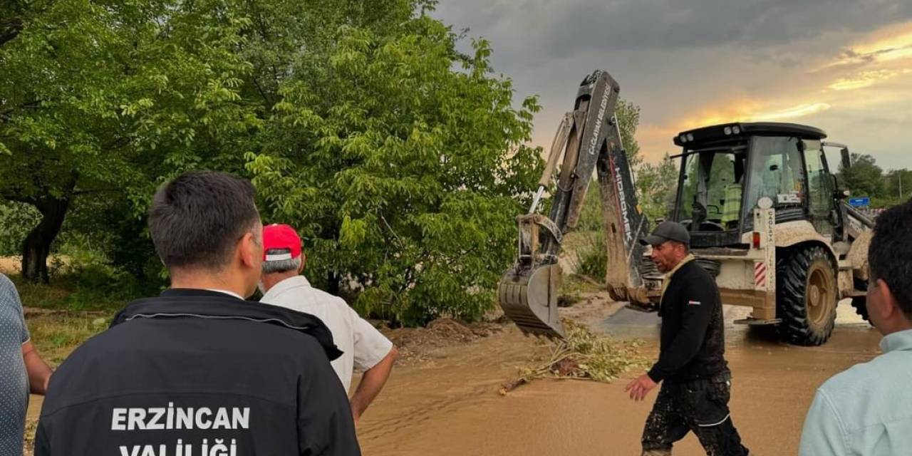 Erzincan’da Sağanak Yağış Etkili Oldu