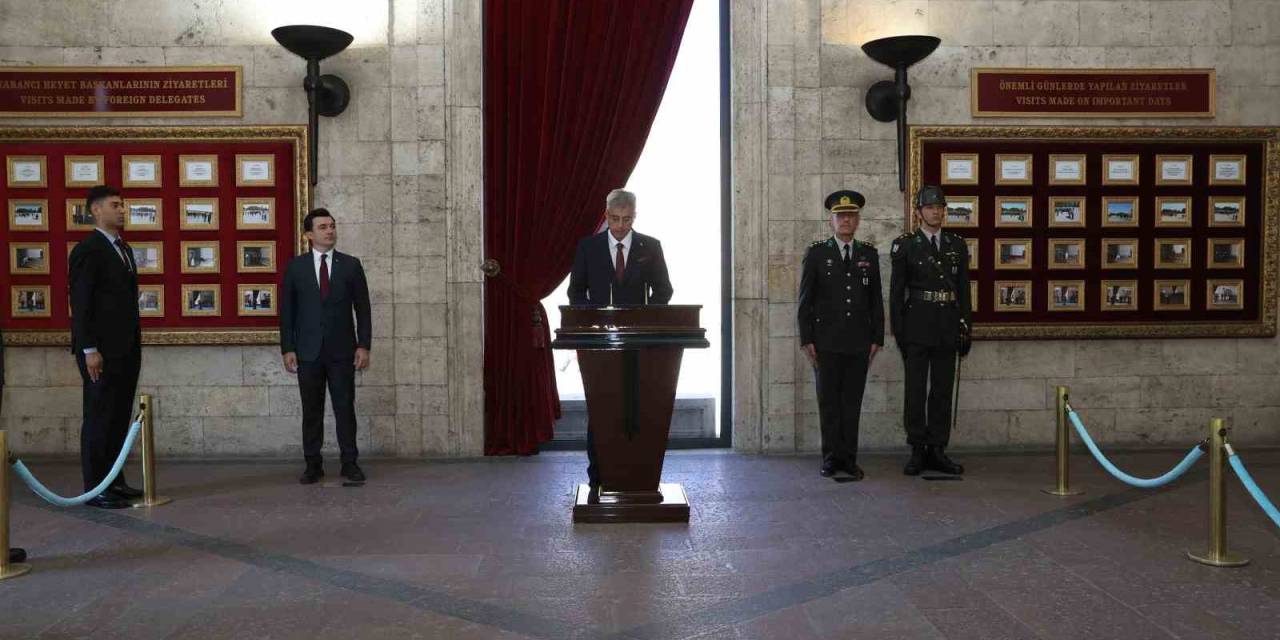Sağlık Bakanı Memişoğlu’dan Anıtkabir’e Ziyaret