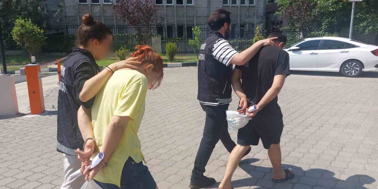 Araçlarında Uyuşturucu Ele Geçen 2 Kişi Tutuklandı