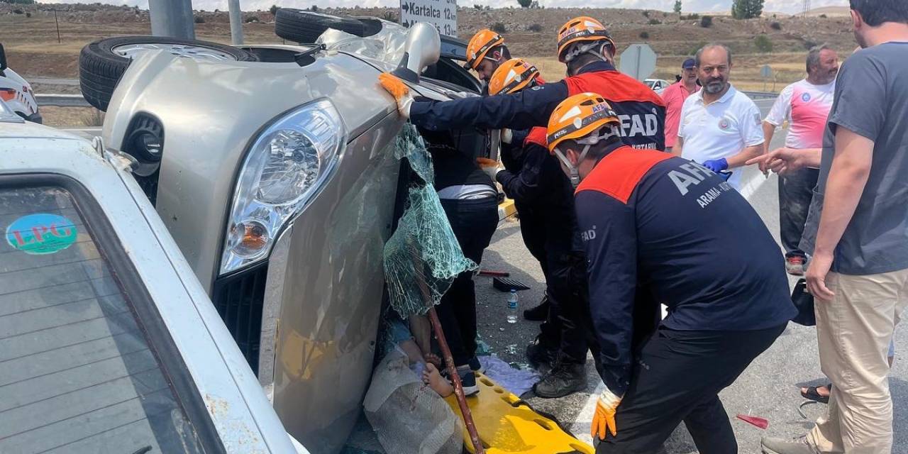 Sivas’ta Otomobiller Çarpıştı: 3 Yaralı