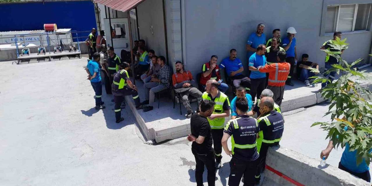 Belediye Başkanı Altınışık Eylem Yapan Eti Krom İşçilerine Destek Verdi