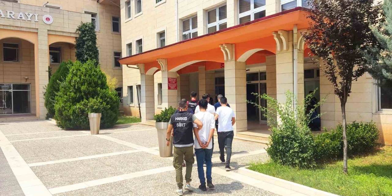 Siirt’te Yolcu Otobüsünde Bin 43 Adet Uyuşturucu Hap Ele Geçirildi