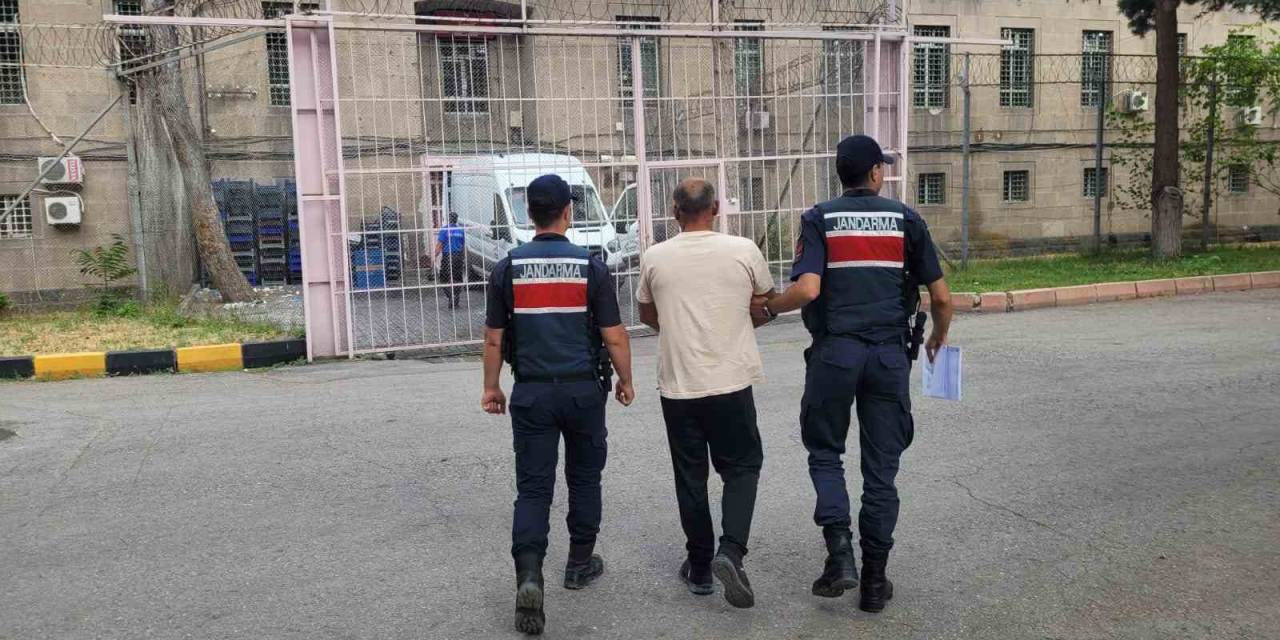 Aranan Şahıslar Jandarmadan Kaçamadı