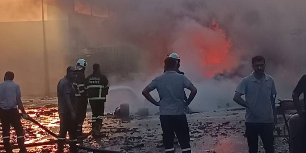 Lüleburgaz’da Geri Dönüşüm Fabrikasında Çıkan Yangın Söndürüldü