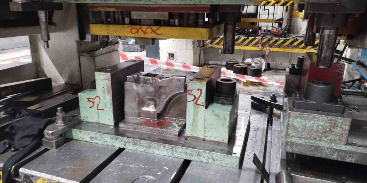 Pendik’te İş Kazası: İşçinin Makineye Sıkışan Eli Koptu