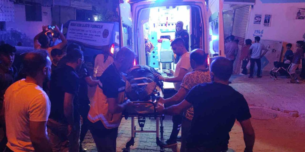 Şanlıurfa’da Freni Boşalan Araç İş Yeri Önündeki Kaldırıma Çarptı: 2 Yaralı