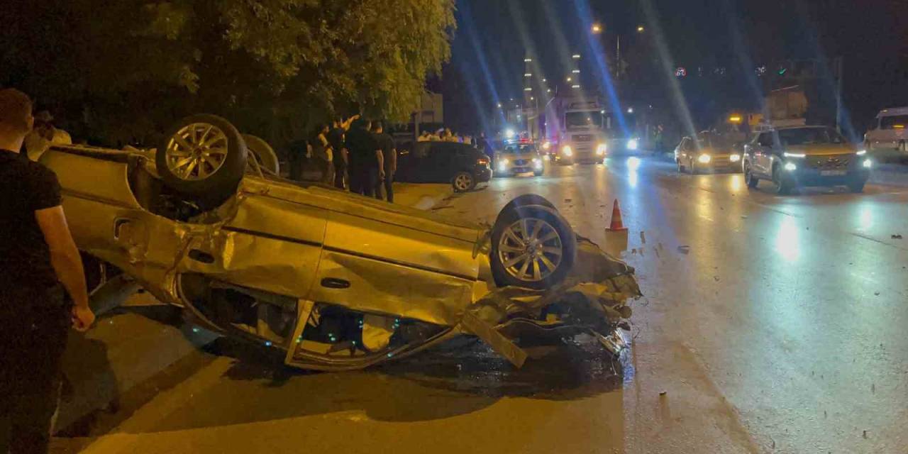 Yarışan Otomobiller Kaza Yaptı: 2 Yaralı