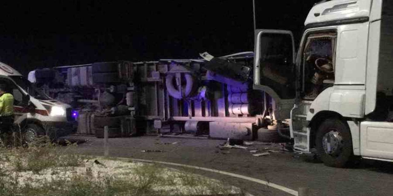 Amasya’da Tırlar Çapıştı