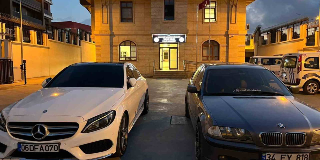 Arnavutköy’de Trafikte Biri Drift Yaptı, Diğeri İnip Video Çekti