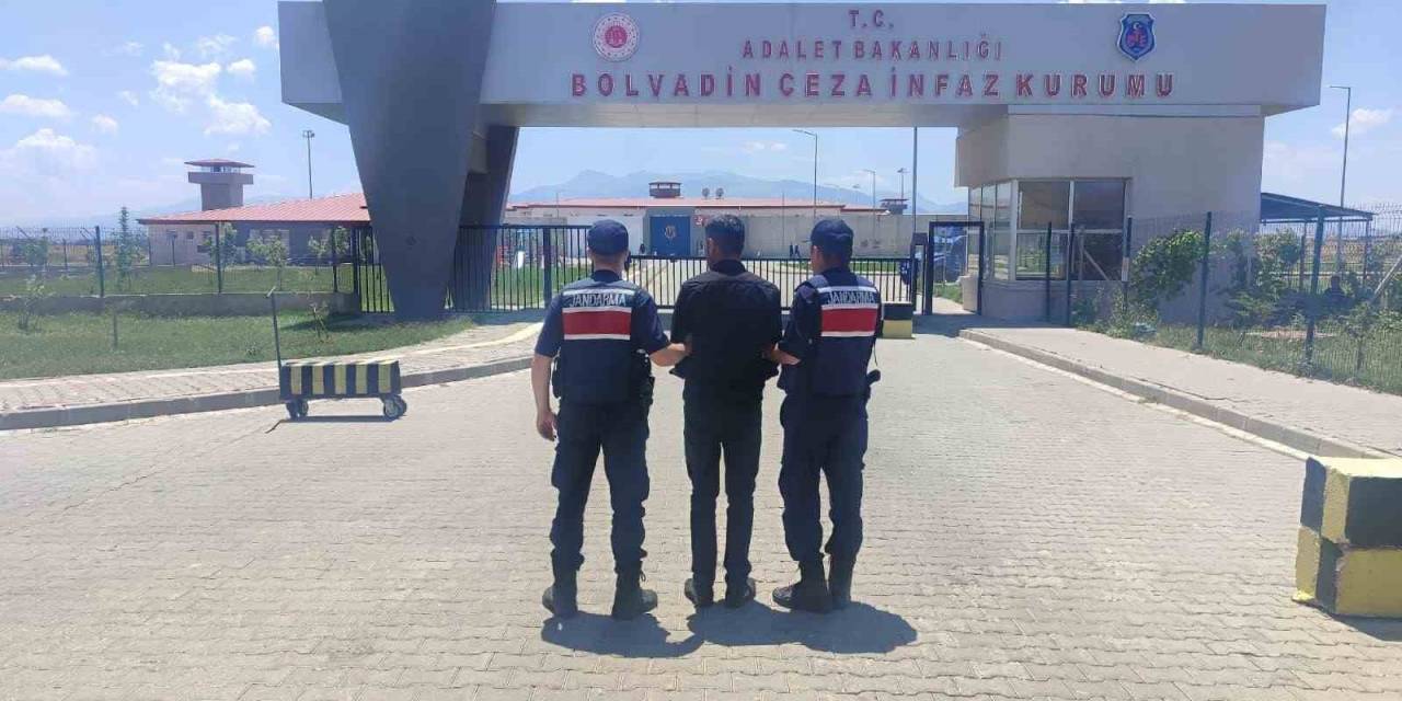 2 Ayrı Suçtan Hapis Cezasıyla Aranan Şahsı Jandarma Köyde Yakaladı