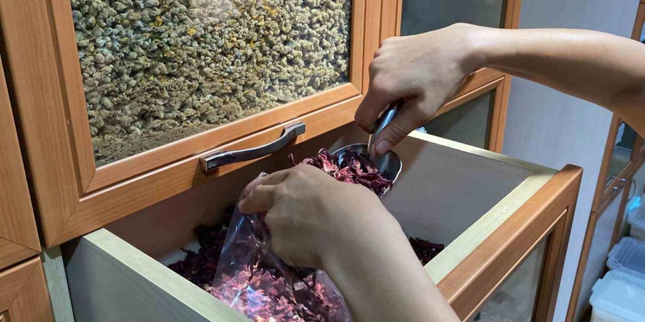 43 Yıllık Aktardan Yazın Soğuk Değil Sıcak İçin Tavsiyesi