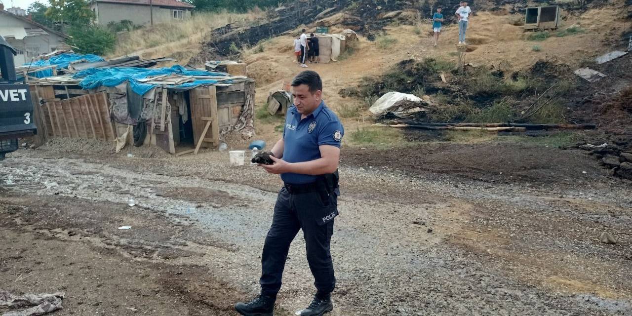 Uşak’ta Çıkan Yangın Evlere Ve Ormanlık Alana Sıçramadan Söndürüldü