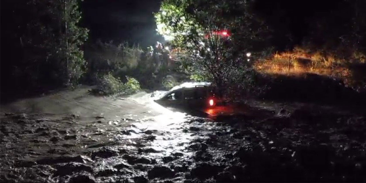 Erzurum'da heyelan otomobili dereye sürükledi