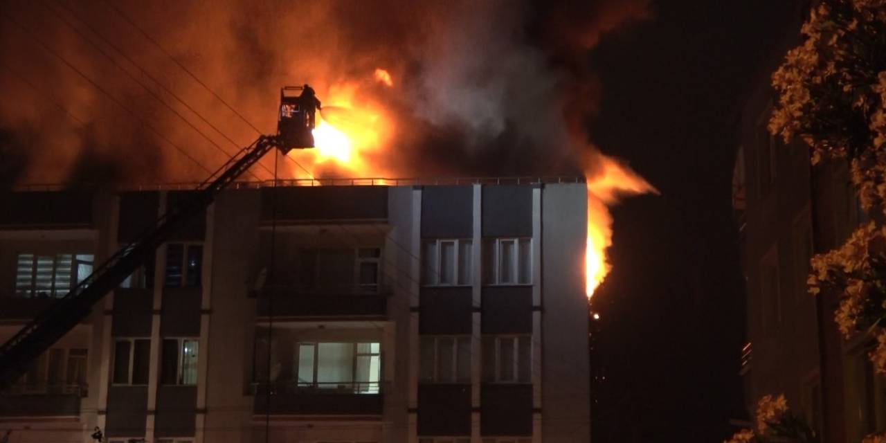 Bafra’da Ev Yangını: Çatı Katı Alevlere Teslim Oldu