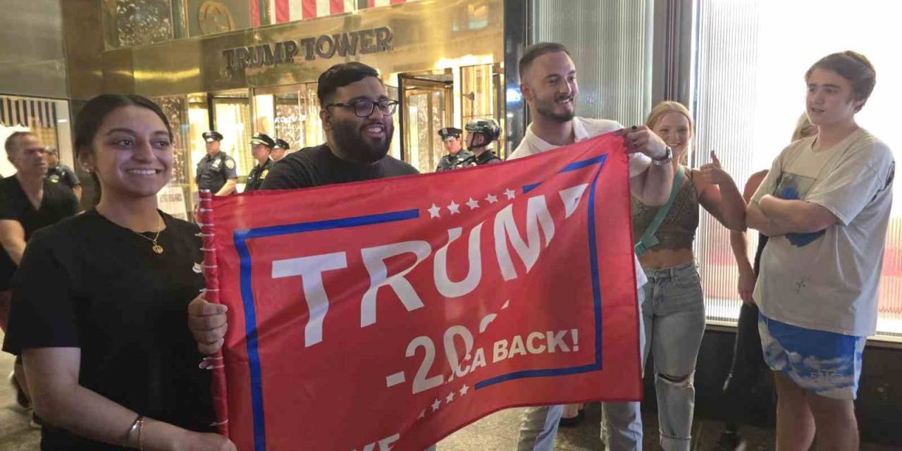 Silahlı Saldırıya Uğrayan Eski Başkan Trump’ın Destekçileri New York’ta Toplanıyor