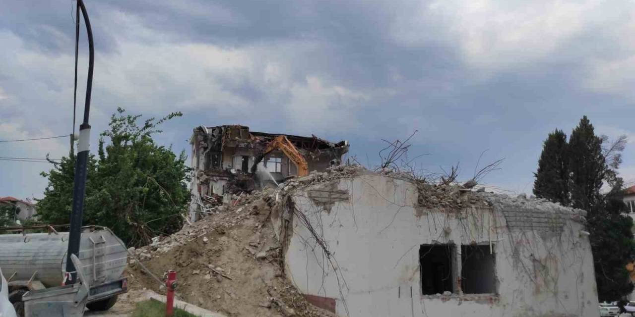 Selendi’de 46 Yıllık Hükümet Konağı Yıkılıyor