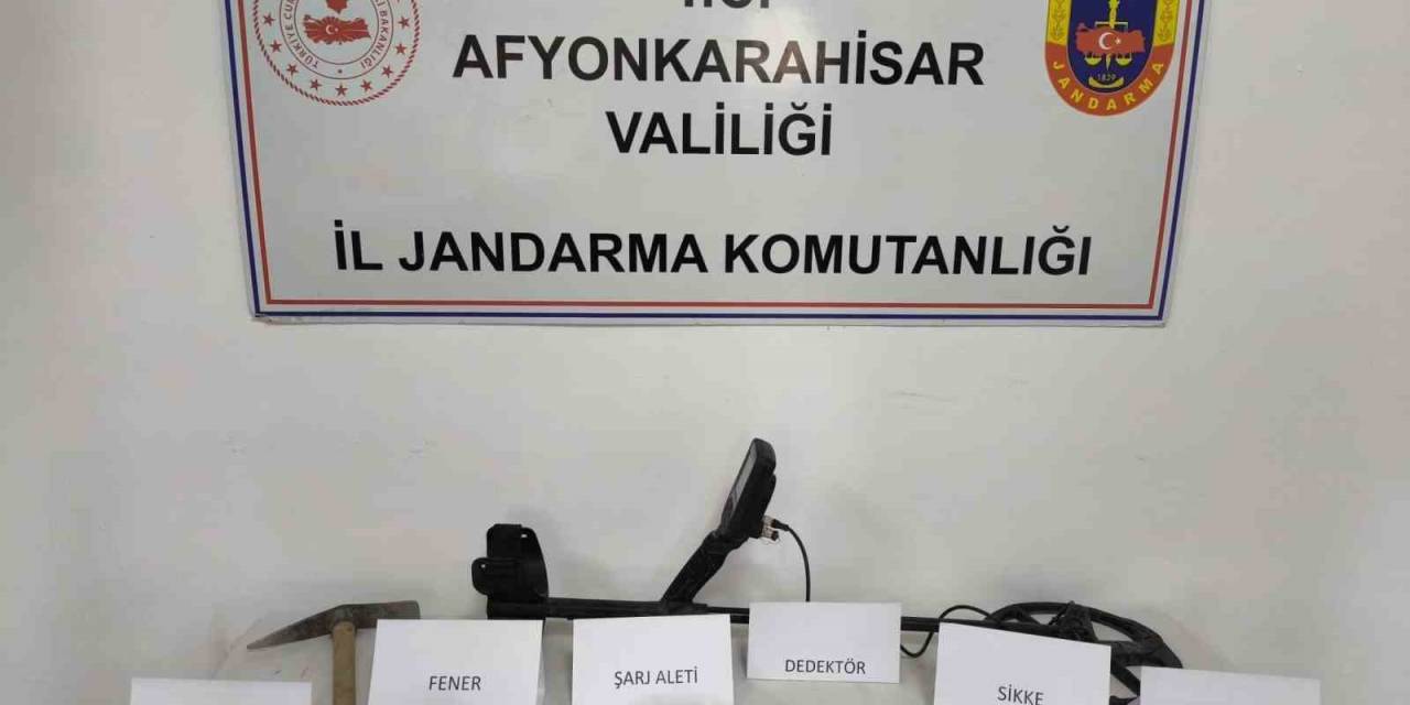 Jandarmadan Kaçan Şahıs Tarihi Sikke İle Yakalandı