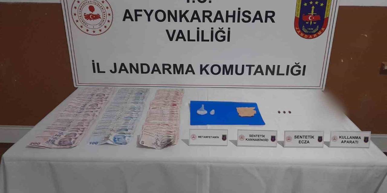 Getirdikleri Uyuşturucuları Satamadan Jandarmaya Yakalandılar