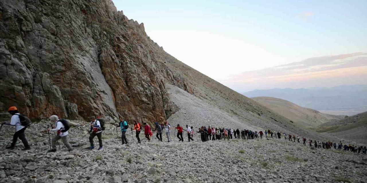 15 Temmuz Şehitleri Niğde’de Aladağlar Zirvesinde Anıldı