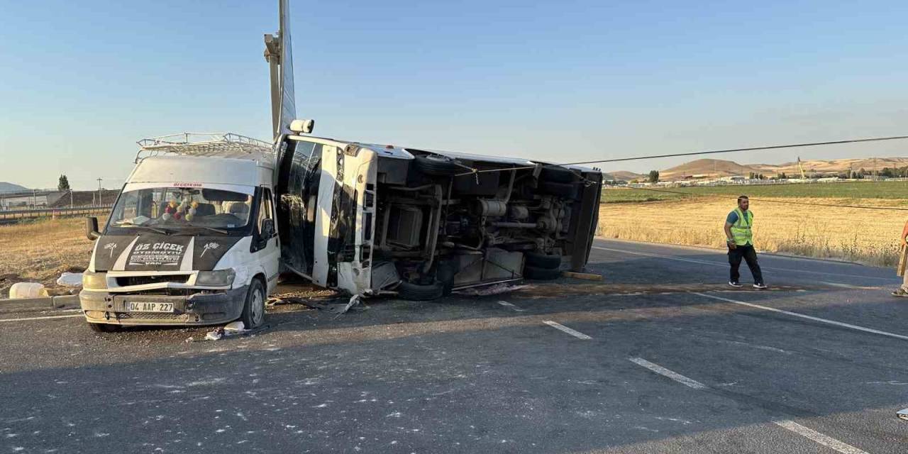 Ankara’da İşçileri Taşıyan İki Araç Çarpıştı: 1 Ölü, 16 Yaralı