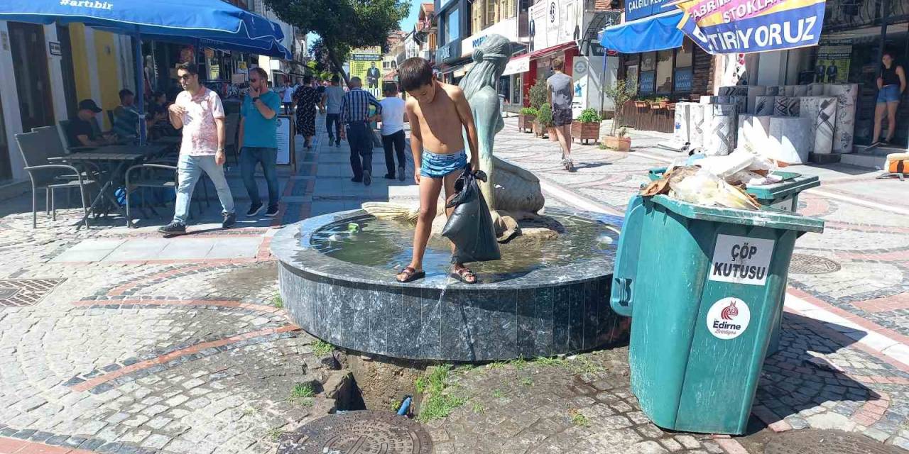 Süs Havuzunda Tehlikeli Serinleme