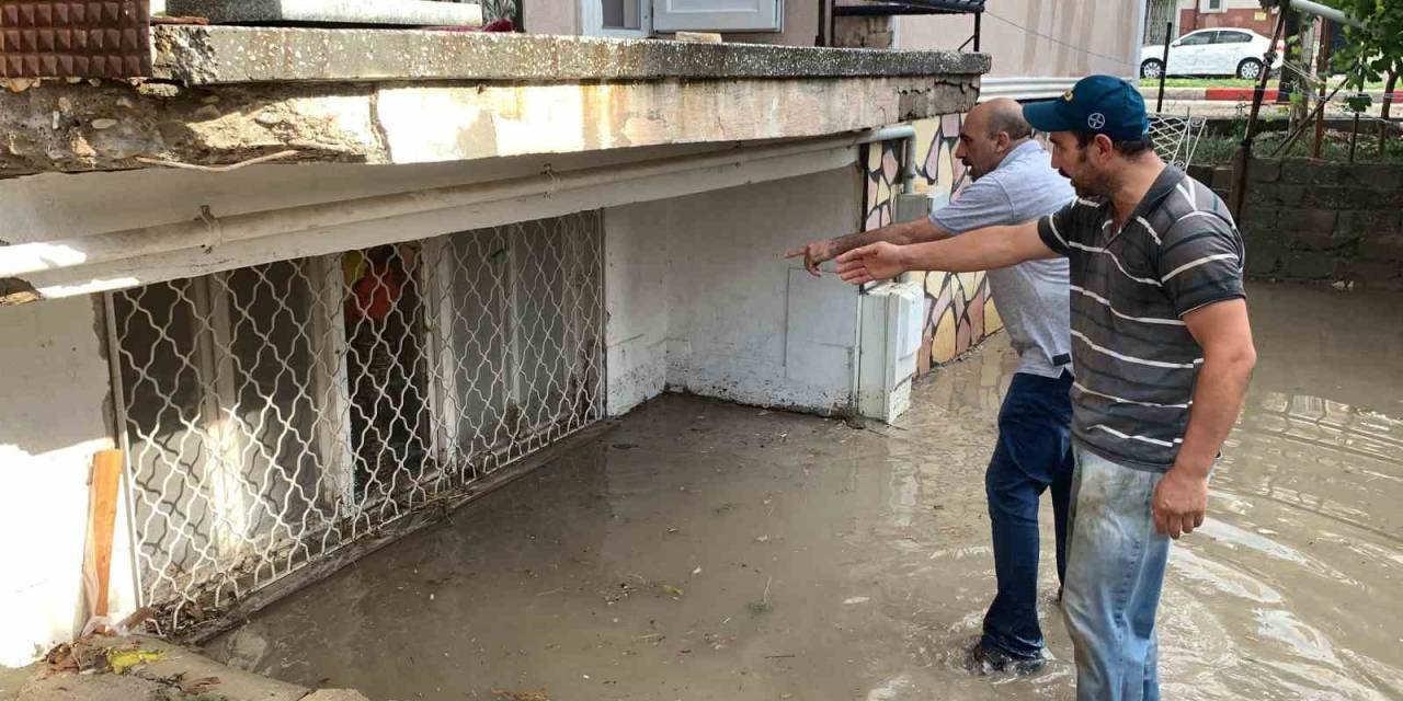 Karaman’da Sağanak Sele Neden Oldu, 2 Kişi Canını Zor Kurtardı