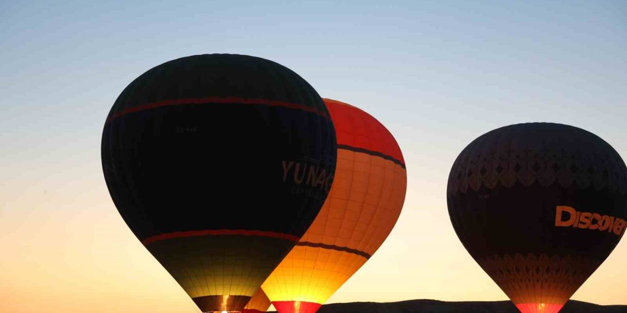 Sıcak Hava Balonları 15 Temmuz’da Türk Bayrağı Ve Pankartlarla Havalandı