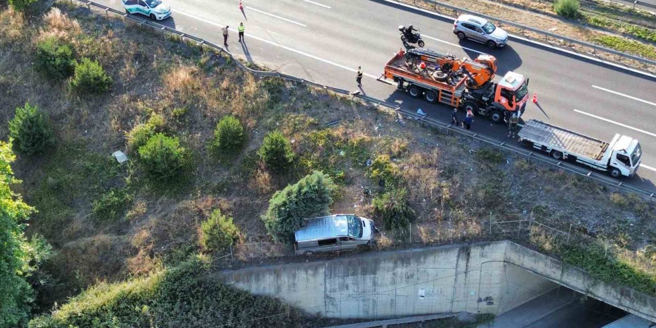 Minibüs Şarampole Uçtu: 1 Ölü, 2 Yaralı