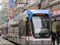 Tramvay öğrencilere çarptı: 2 ölü