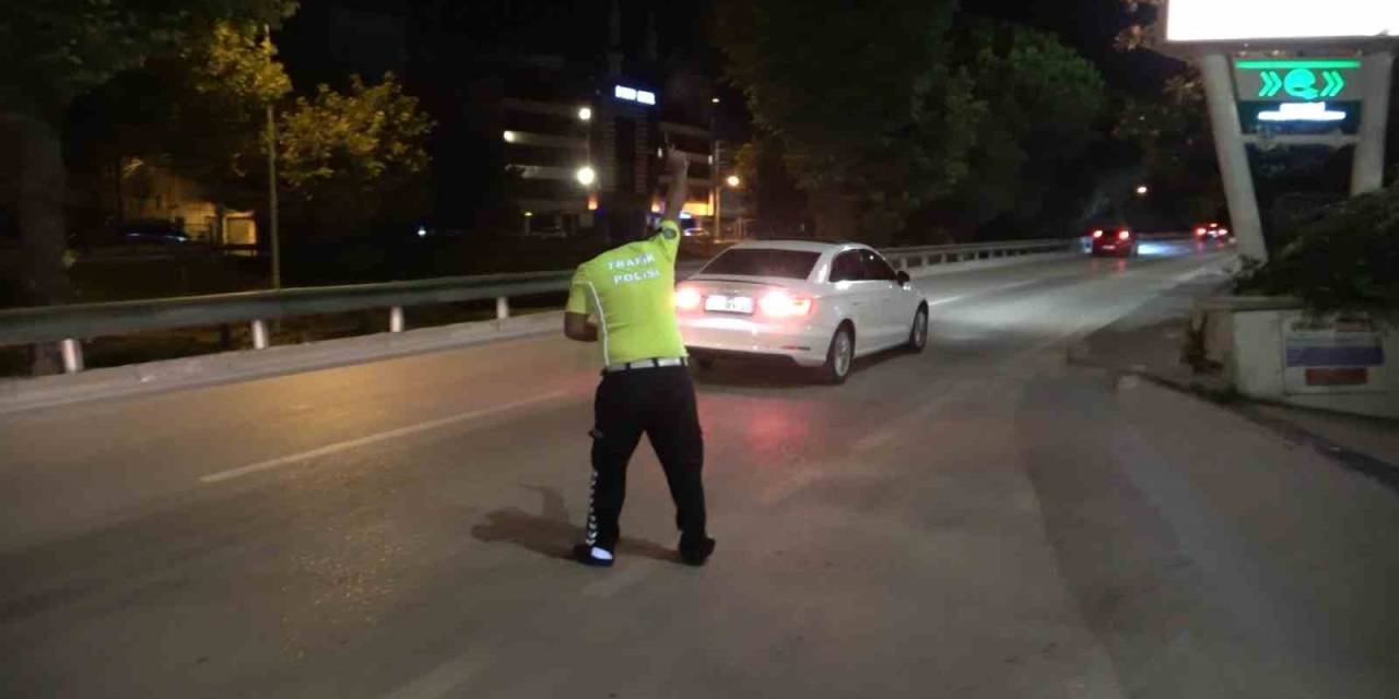 Ne ‘Dur’ İkazına, Ne Uyarı Ateşine Aldırış Etti, Geri Vitese Takıp Böyle Kaçtı