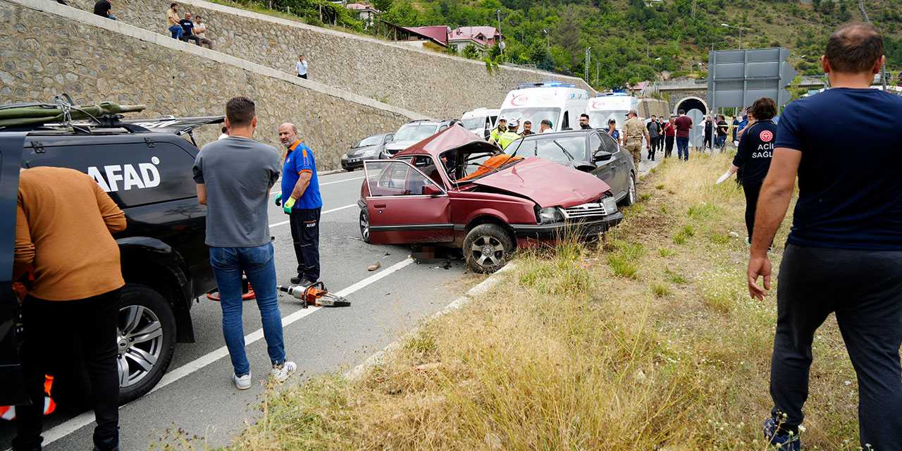 Gümüşhane'de trafik kazası: 2 ölü, 3 yaralı